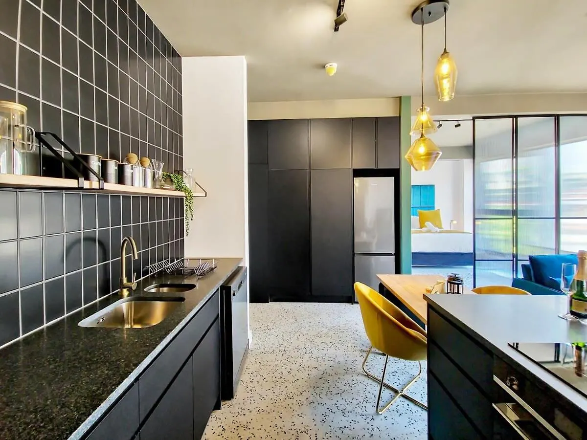 Luxurious Hotel-Type Living Couples Retreat- Pool Cape Town Apartment