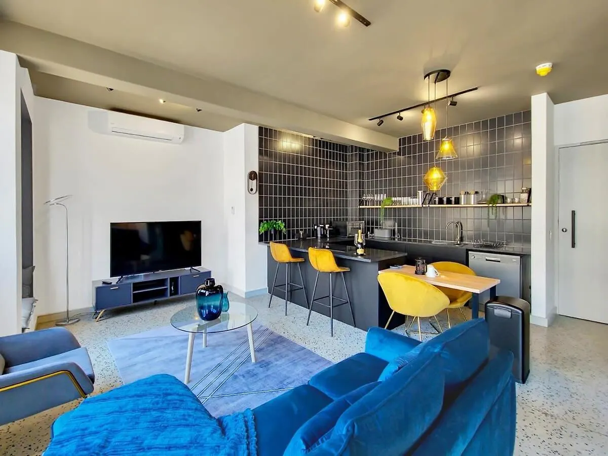Luxurious Hotel-Type Living Couples Retreat- Pool Cape Town